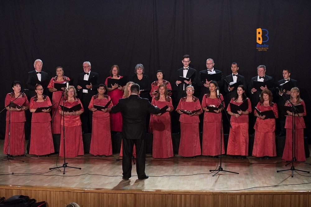 Смесен хор „Родни звуци“ към НЧ „Добри Войников – 1856“ – Шумен с участие в празничен концерт в Добрич