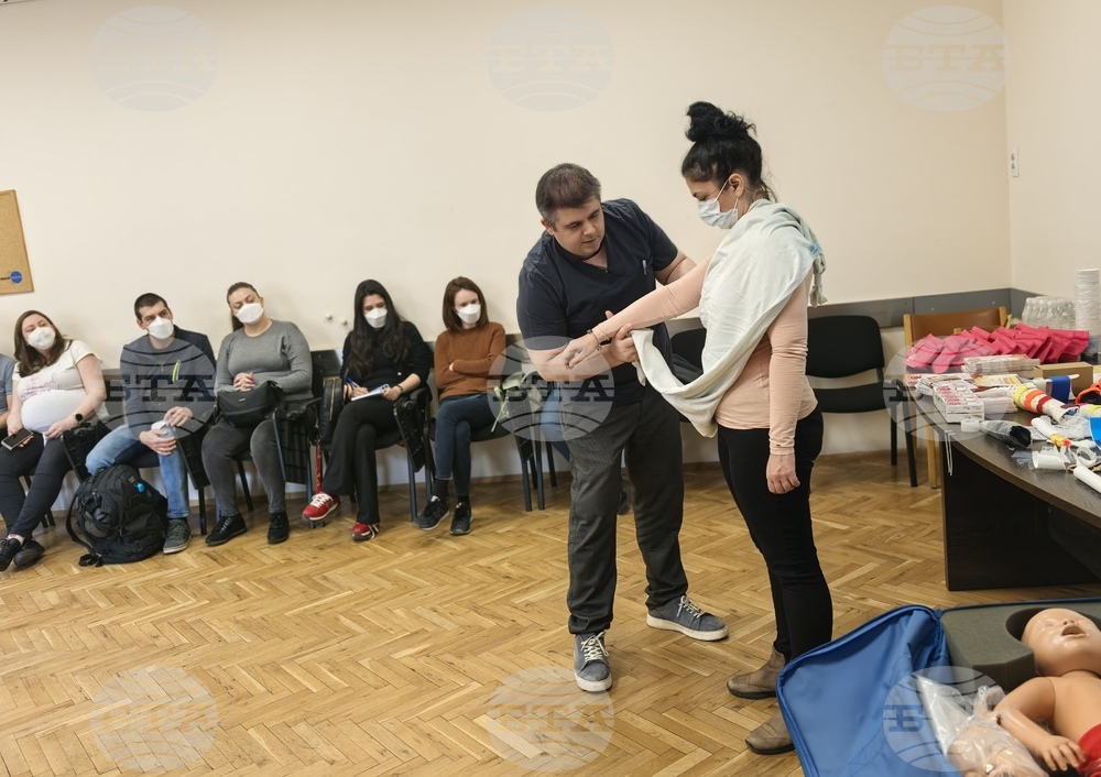 В университетската спешна болница "Пирогов" се проведе пролетна академия за родители "Първа помощ за малките герои"