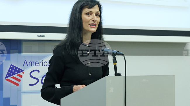 Мария Габриел призова в статия за в. „Осерваторе Романо“ да запазим човешката си способност да мислим