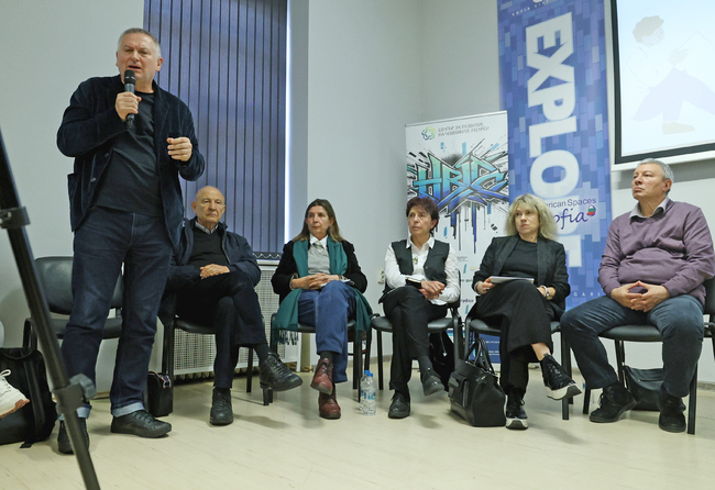 Съвременни български автори участваха в дискусия на тема „Европейската литература – мост между културите“
