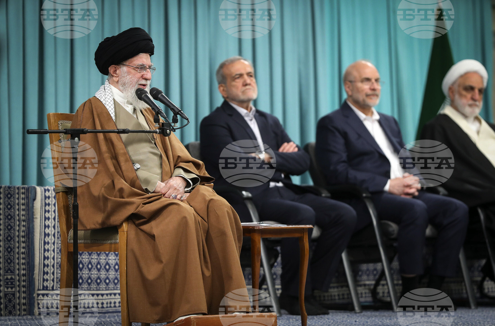 Доналд Тръмп каза, че е "време да се помисли за ново ръководство в Иран"