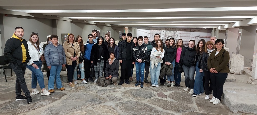 Свищовски ученици получиха образователна екскурзия като награда от състезание по родолюбие