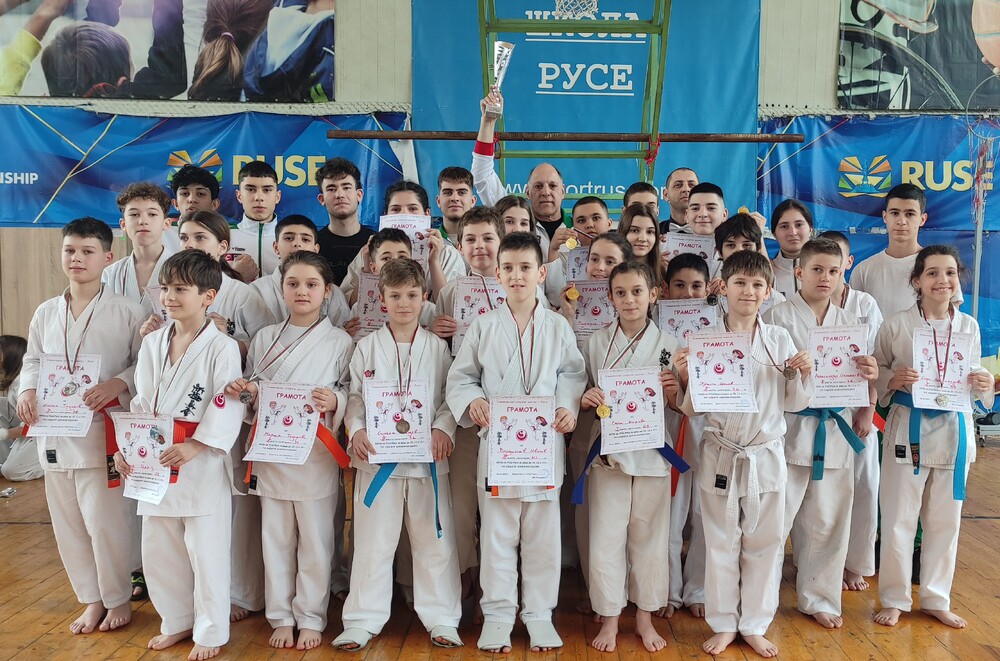 Община Русе: Русенци спечелиха сребърен медал от турнира по шинкиокушин за купата на Ученическата спортна школа в Русе