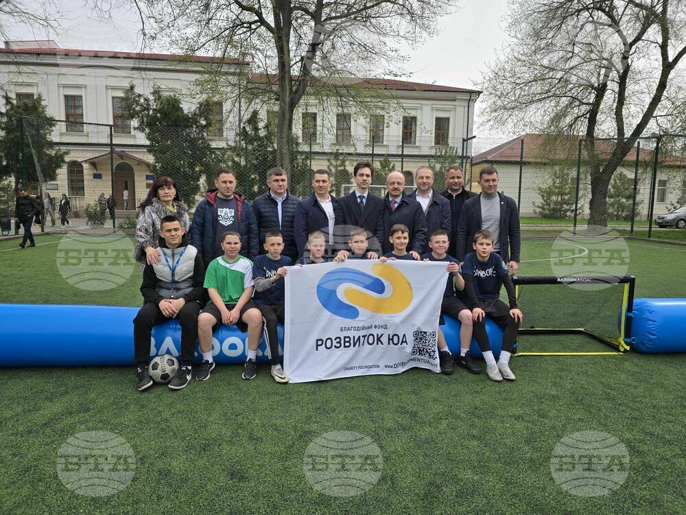 Болградската гимназия "Г. С. Раковски" получи мобилно футболно игрище в рамките на сътрудничеството на дипломацията на две европейски държави