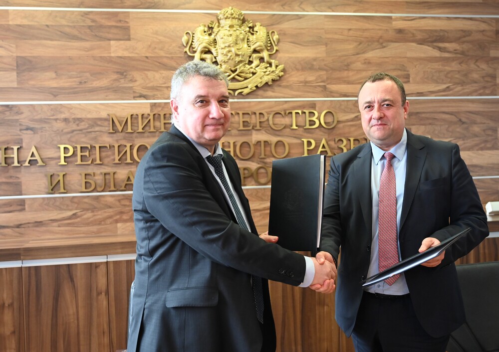 МРРБ и Университетът за национално и световно стопанство подписаха Меморандум за сътрудничество при обучението на студенти 