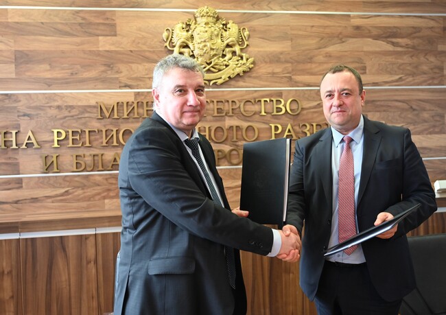 МРРБ и Университетът за национално и световно стопанство подписаха Меморандум за сътрудничество при обучението на студенти 