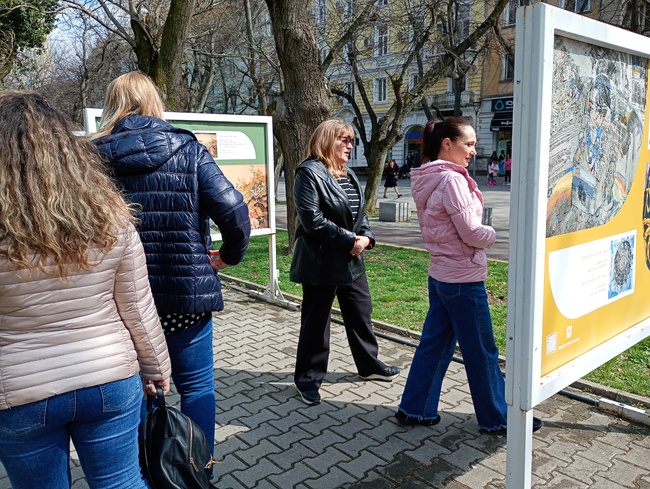 Община Стара Загора: „Галерия на открито“ обагри парк „Пети октомври“ в Стара Загора