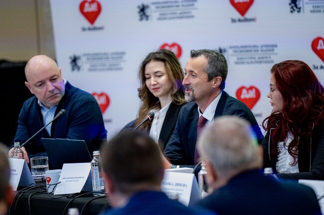 Изпълнителна агенция „Медицински надзор“, представители на институции, лекари и общественици обсъдиха нагласите на българите към донорството и трансплантацията на кръгла маса