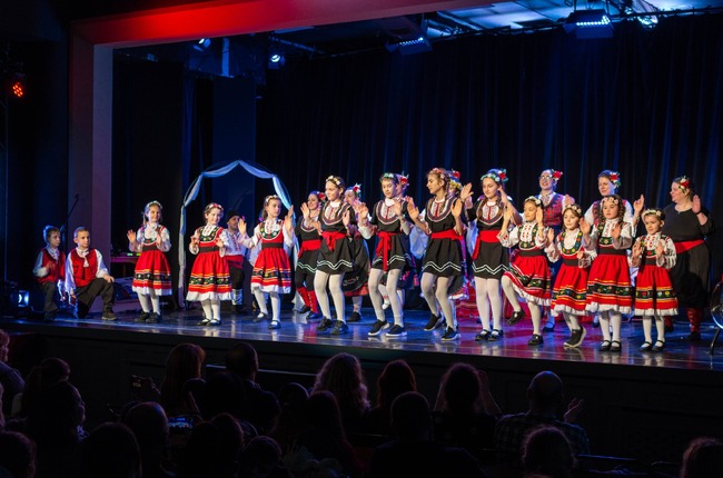 Спектакъл за българските традиции закри честванията за 10-годишнината на Първо българско училище „Надежда Станчова - лейди Мюър“ в Единбург