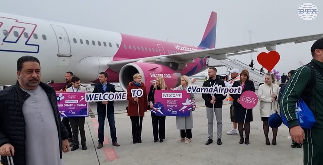 За първи път на летището във Варна кацнаха пътници директно от Абу Даби