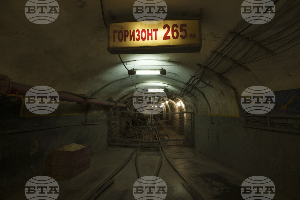 Хиляди миньори в Югоизточна Украйна бяха изведени безопасно на повърхността след прекъсване на тока вследствие на руски атаки 