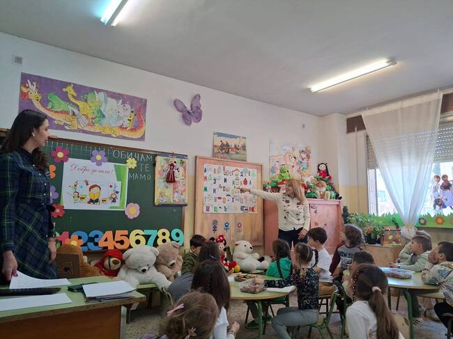Майсторски класове под надслов „Слънчица, облачета и звездички“ се състояха в Българското неделно училище „Бачо Киро” в Алкоркон, Испания