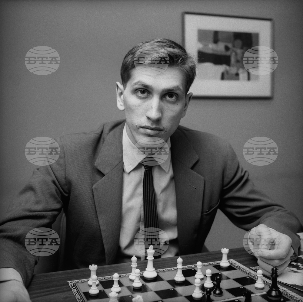 На този ден преди 50 години Боби Фишер отказва двубой за световната титла и Анатолий Карпов получава званието Световен шампион по шахмат