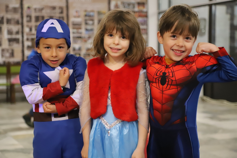 Община Банско: Незабравим карнавал по повод Международния ден на театъра 