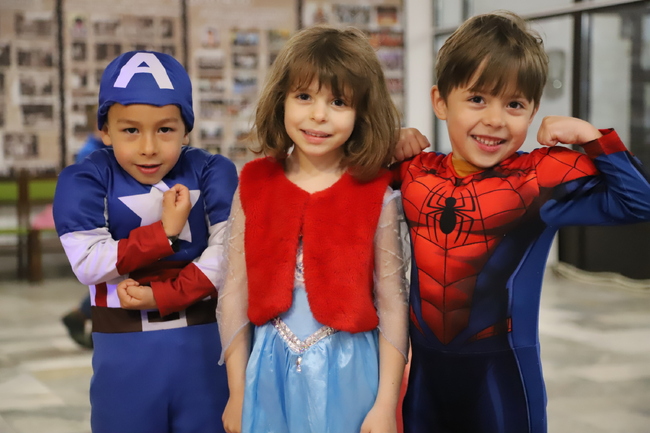 Община Банско: Незабравим карнавал по повод Международния ден на театъра 