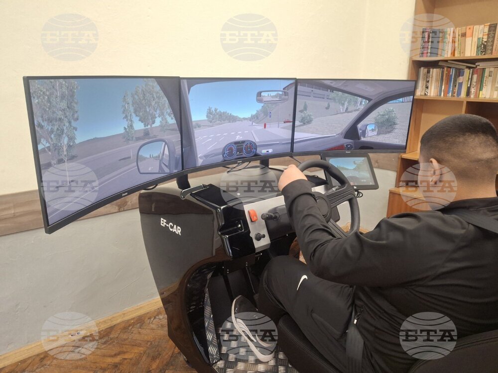 Автосимулатор за обучение и практическа подготовка в автомобилните технологии получи професионалната гимназия по селско стопанство в Кюстендил