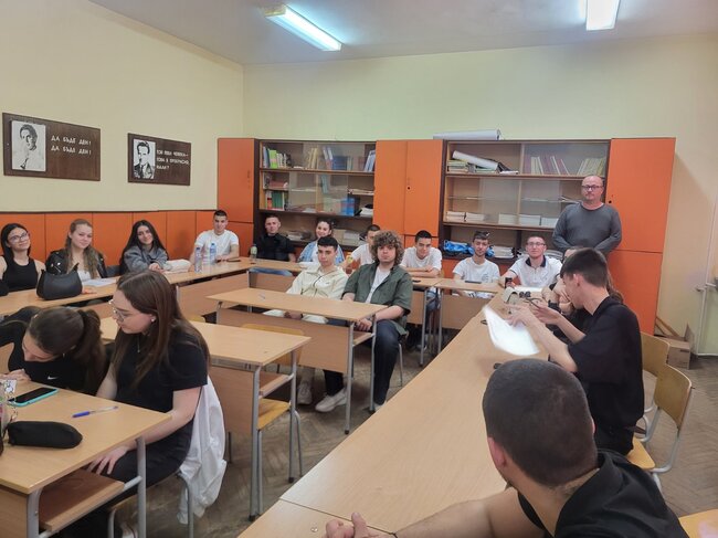 Все по-често зрелостници от региона не свързват професионалната си реализация с придобиване на висше образование, посочват от КНСБ – Търговище