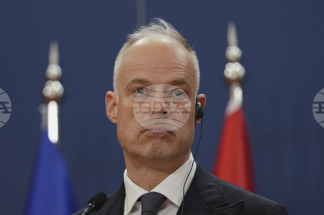 МТИ: Унгария няма да избира между Изтока и Запада, заяви министърът на отбраната