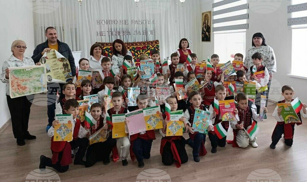 Представители на силистренската фондация "Бъдеще 2008" направиха дарения за етнически българи в Молдова