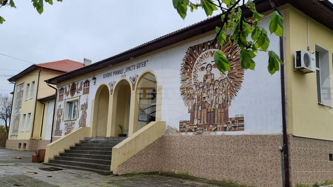 Автентичен фолклор и нови песни представят на конкурс и събор в Димитровградска община състави от цялата страна