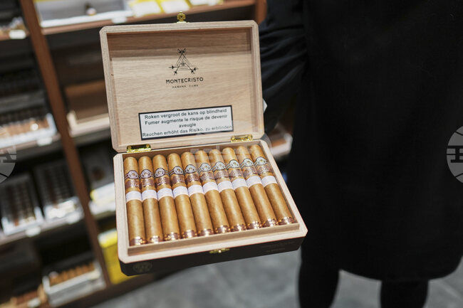 Над 40 кг хавански пури за почти половин милион евро са конфискувани на летището в Атина