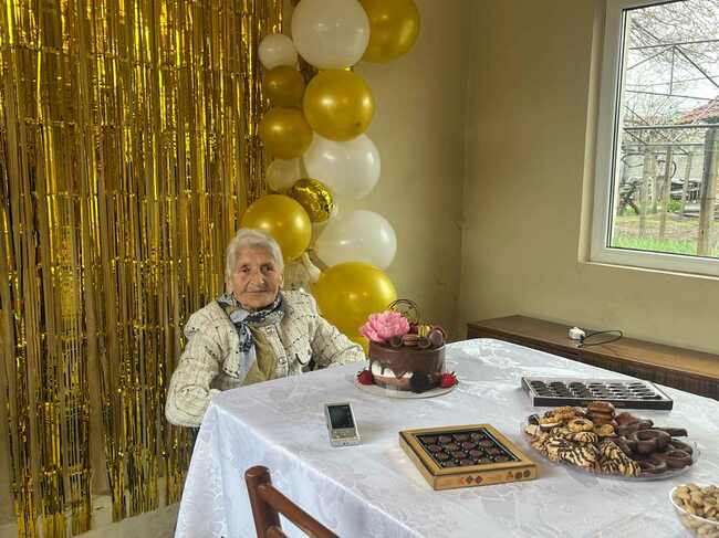 Тайната за дълъг живот е работа и движение, каза 100-годишната Верка Ангелова от пазарджишкото село Говедаре