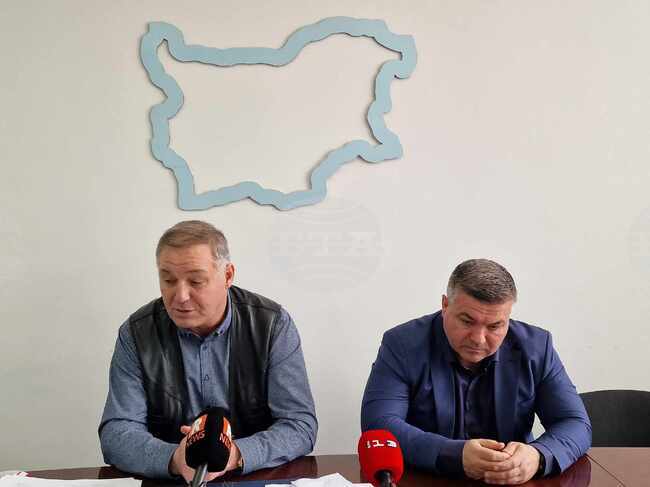 Предвижда се жп прелезът по пътя Разград-Самуил да бъде ремонтиран, заяви депутатът от Разградски избирателен район Гюнай Хюсмен