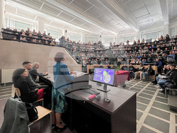 Над 300 кандидат-студенти посетиха Деня на отворените врати в Медицинския университет в София. Снимка: МУ-София