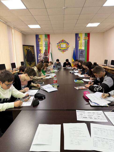 Ученици от Неделно училище „Българска светлица“ в Украйна анализираха творби на Вазов и Елин Пелин