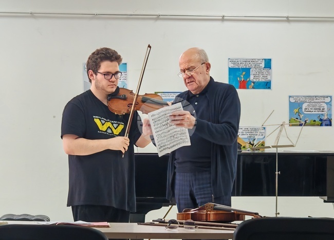 Безрезервно уча младите на това, на което са ме учили и мен, каза проф. Минчо Минчев в Габрово