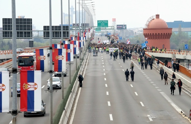 Министерството на образованието удължи учебната година в Сърбия заради стачките и блокадите 