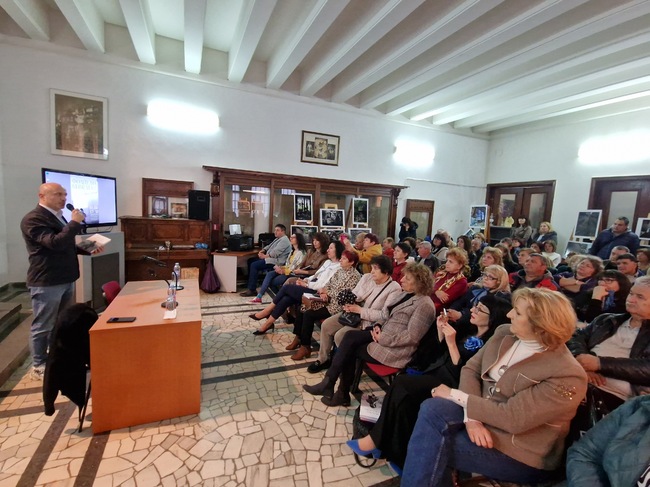 Георги Тошев представи филм и биографична книга за Невена Коканова във Велико Търново, давайки старт на „Фоайе на книгата с автограф“