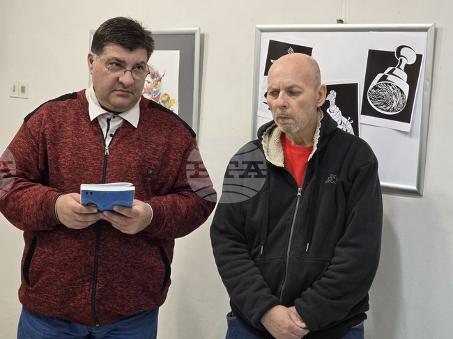 Не на шега в плевенската художествена галерия „Илия Бешков“ едновременно Красимир Коцев откри изложба и Свилен Димитров представи книга