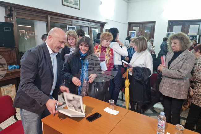 Велико Търново - Георги Тошев - книга и филм, посветени на Невена Коканова - представяне