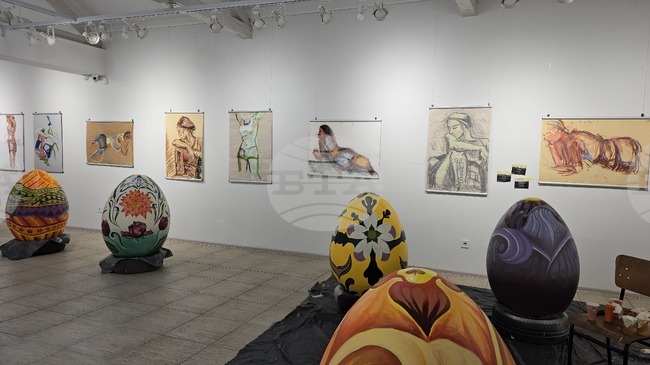 Завърши конкурсът за изографисване на великденско яйце в Националната художествена гимназия „Димитър Добрович“ Сливен