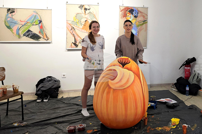 Сливен - конкурсът за изографисване на Великденско яйце