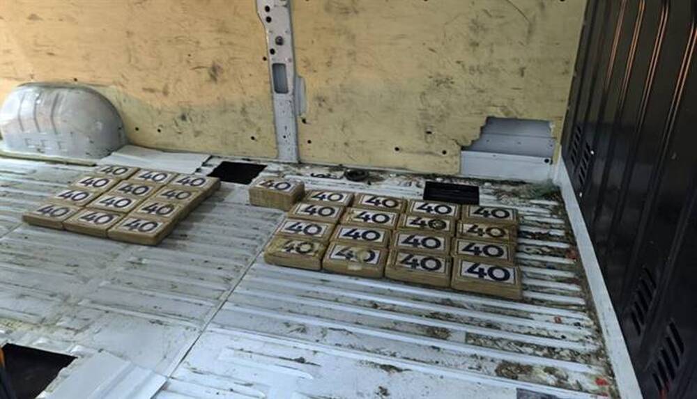 МВР: Гранични полицаи и митнически служители задържаха над 34 кг кокаин в района на Дунав мост при Видин