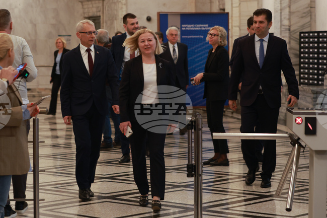 ПП-ДБ няма да участват в гласуването на внесения вот на недоверие към правителството 