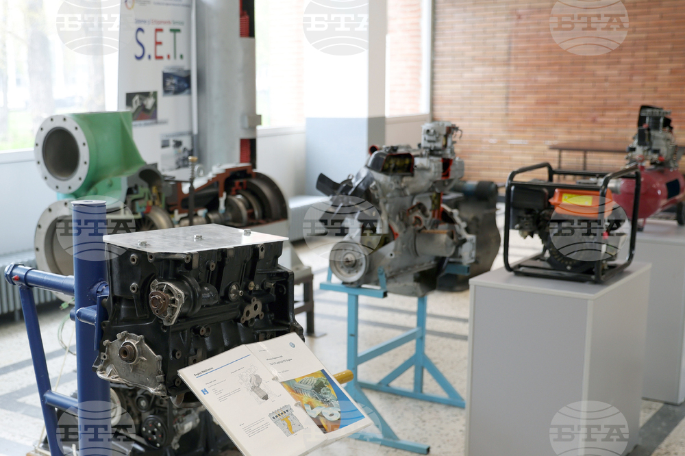 Румъния - Национален университет за наука и технологии „Политехника“ Букурещ - български студенти - посещение