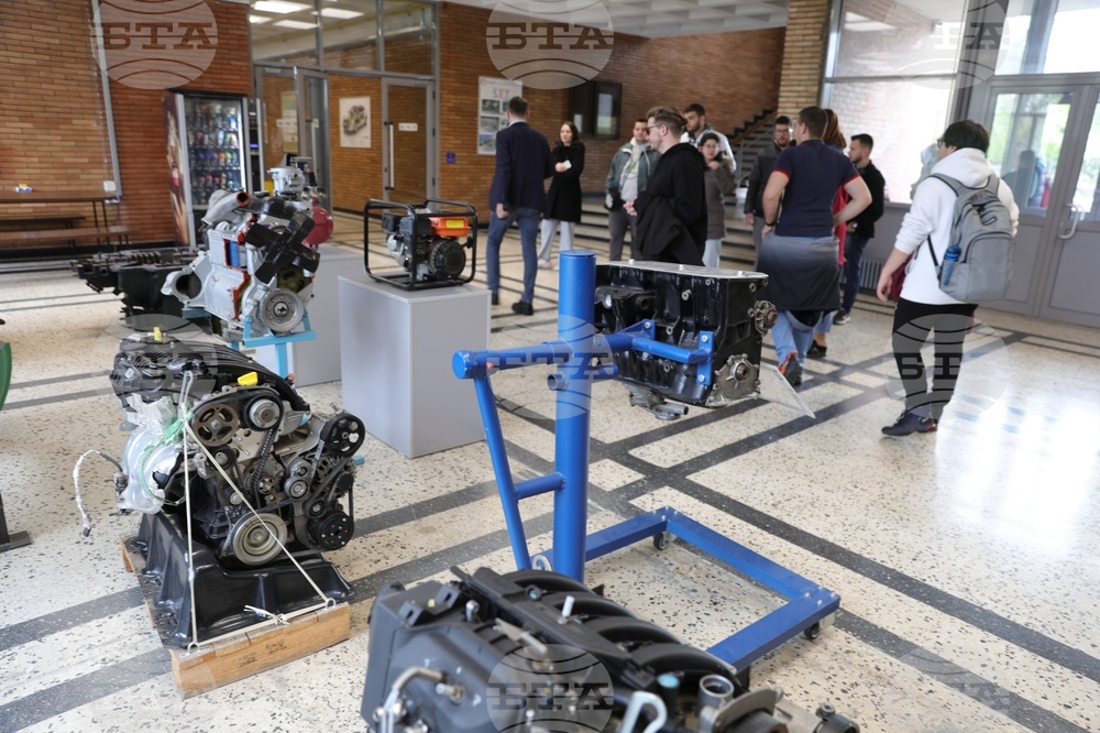 Румъния - Национален университет за наука и технологии „Политехника“ Букурещ - български студенти - посещение