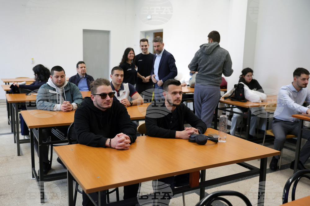 Румъния - Национален университет за наука и технологии „Политехника“ Букурещ - български студенти - посещение