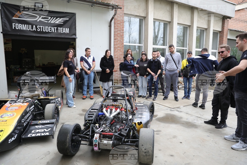 Румъния - Национален университет за наука и технологии „Политехника“ Букурещ - български студенти - посещение