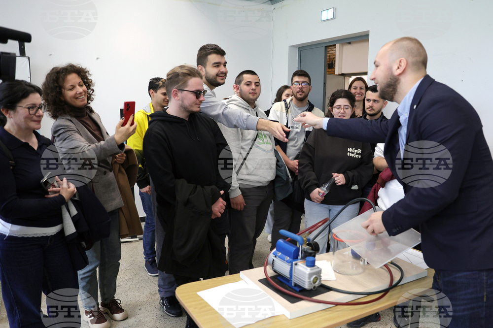 Румъния - Национален университет за наука и технологии „Политехника“ Букурещ - български студенти - посещение