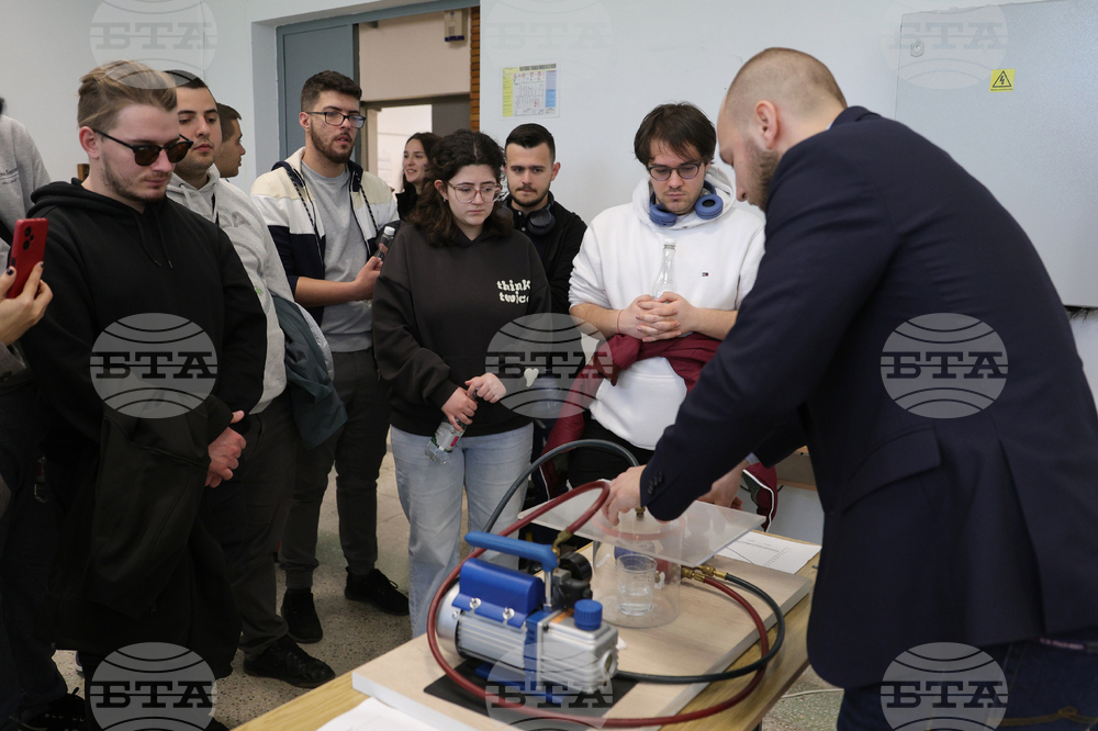 Румъния - Национален университет за наука и технологии „Политехника“ Букурещ - български студенти - посещение