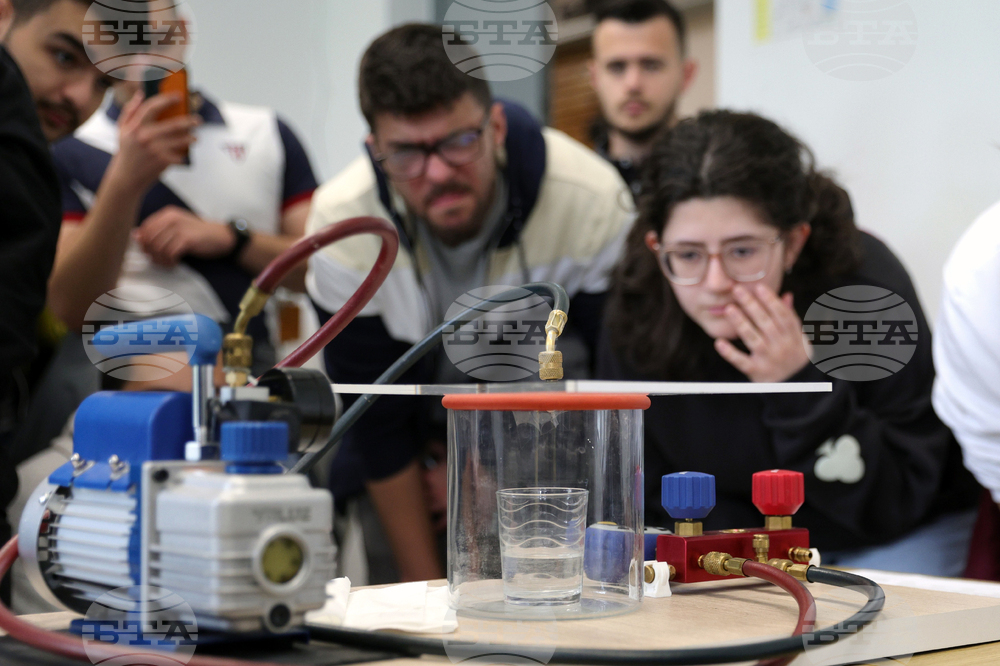 Румъния - Национален университет за наука и технологии „Политехника“ Букурещ - български студенти - посещение