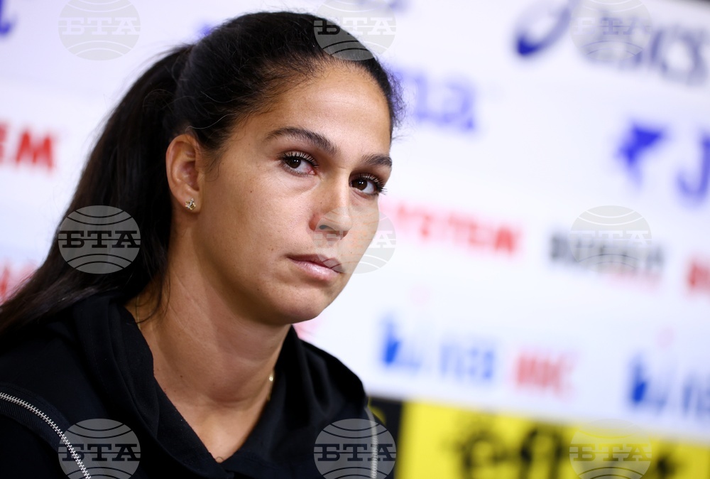 Изабелла Шиникова достигна полуфиналите на двойки на турнир по тенис в Египет