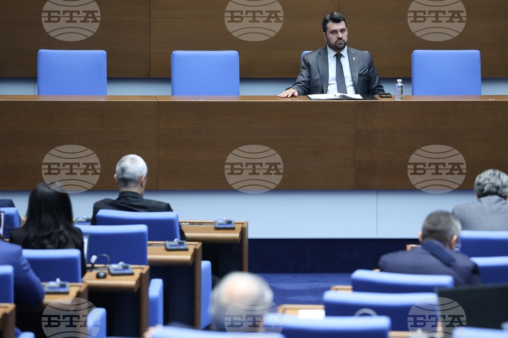 Депутатите ще гласуват първия вот на недоверие утре, дебатите по вота продължиха близо четири часа 