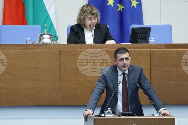 Не можем да си позволим да хвърлим страната в нова политическа криза в името на чужд дневен ред, заявиха от "БСП-Обединена левица“