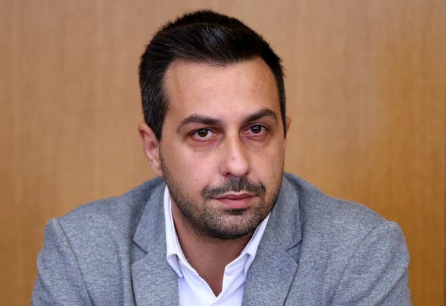 С нагласа сме да не подкрепяме бюджета на София, освен ако не стане нещо революционно, заяви Деян Николов от "Възраждане"