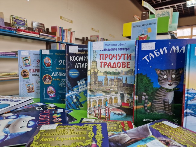 Интересът към българските народни приказки винаги е бил голям, каза Евелина Димитрова от Детската библиотека в Самоков